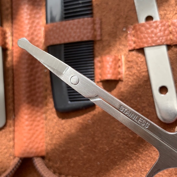 NWOT 10-Piece Grooming Kit - Picture 13 of 14